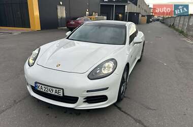 Фастбэк Porsche Panamera 2013 в 