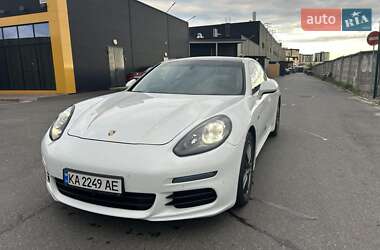 Фастбэк Porsche Panamera 2013 в 