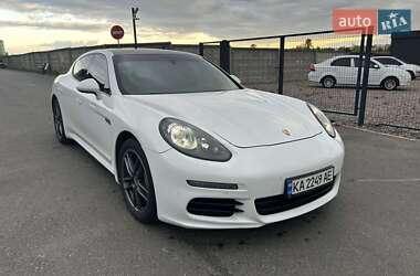 Фастбэк Porsche Panamera 2013 в 