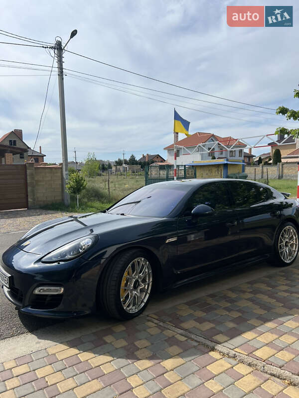 Фастбэк Porsche Panamera 2011 в Одессе