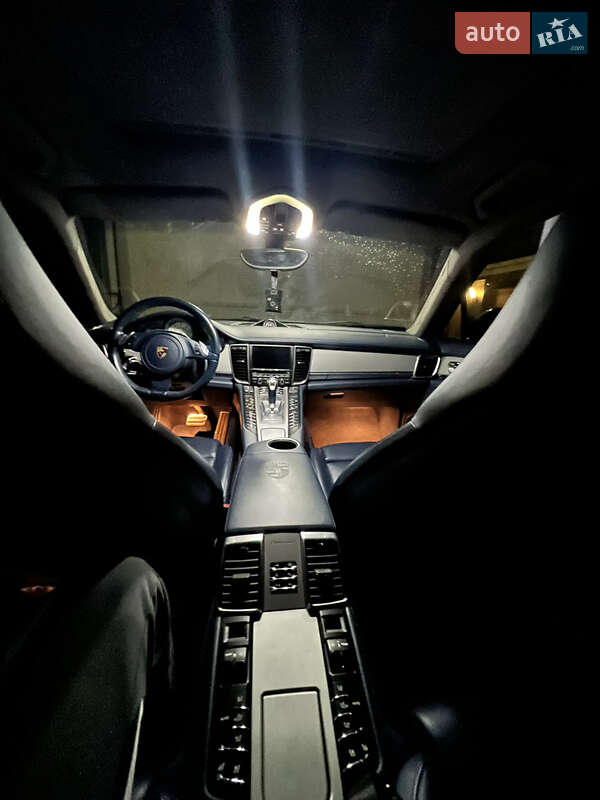 Фастбэк Porsche Panamera 2011 в Одессе