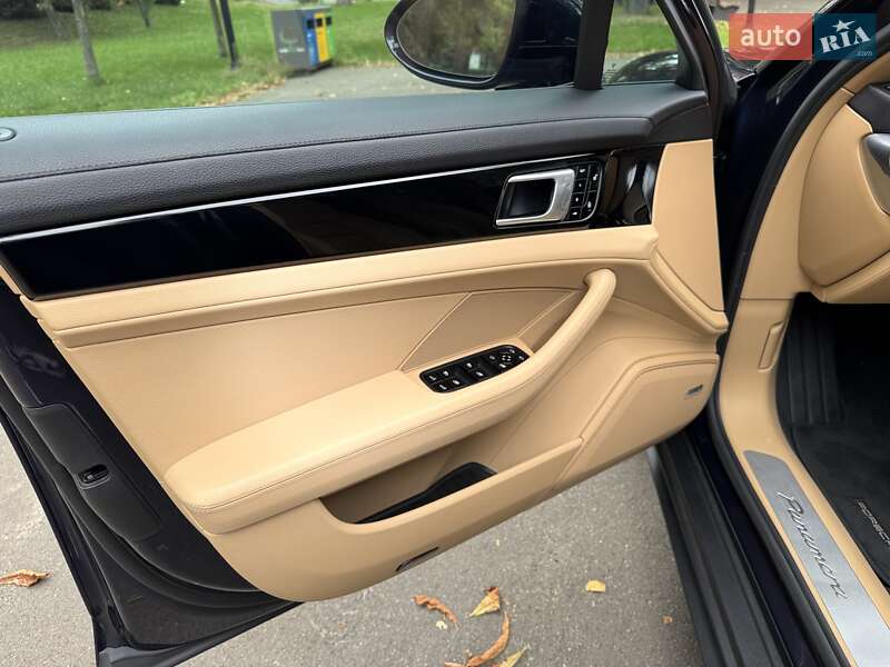 Фастбэк Porsche Panamera 2018 в Киеве