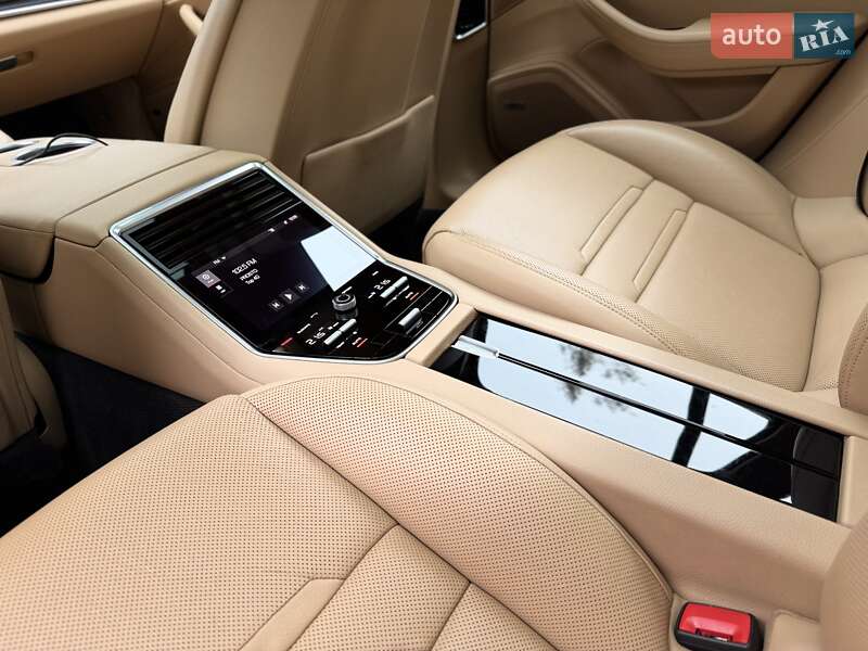 Фастбэк Porsche Panamera 2018 в Киеве