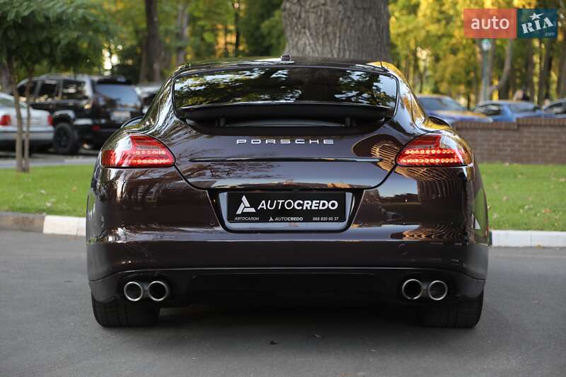 Фастбэк Porsche Panamera 2011 в Харькове