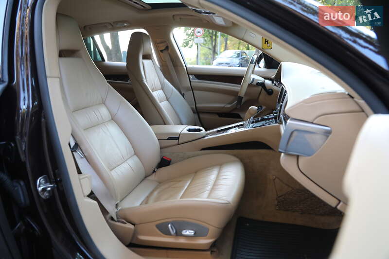 Фастбэк Porsche Panamera 2011 в Харькове