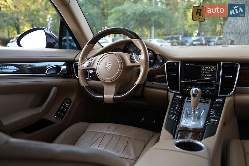 Фастбэк Porsche Panamera 2011 в Харькове
