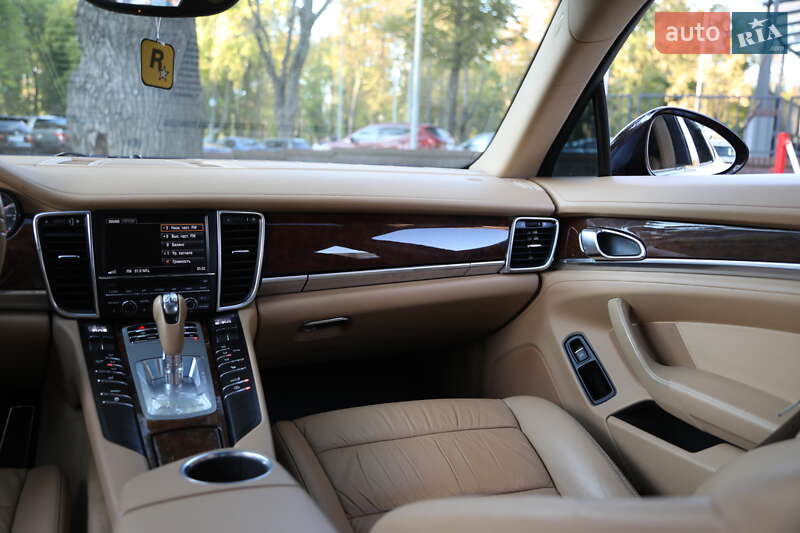 Фастбэк Porsche Panamera 2011 в Харькове