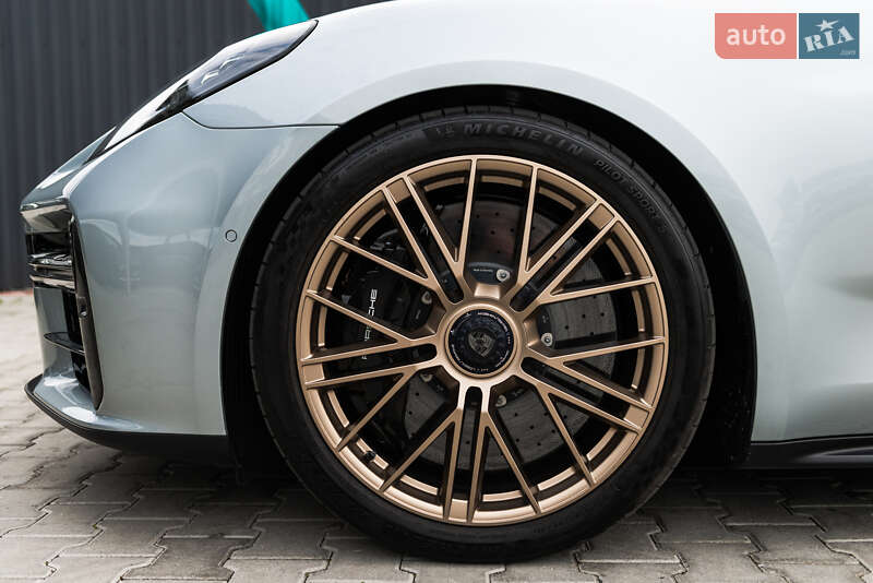 Фастбэк Porsche Panamera 2024 в Мукачево