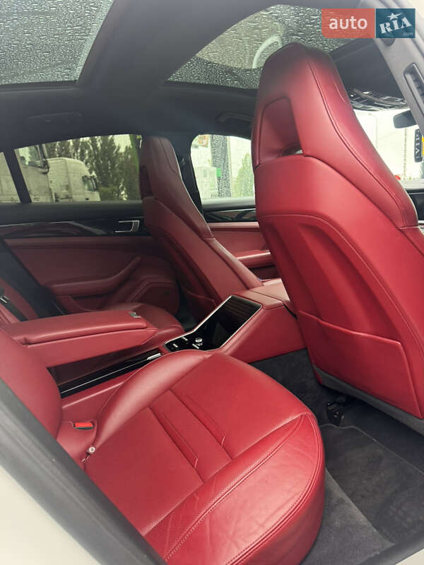 Фастбэк Porsche Panamera 2018 в Хмельницком