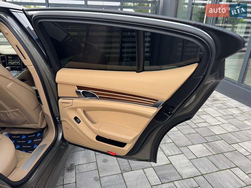 Фастбэк Porsche Panamera 2011 в Ровно