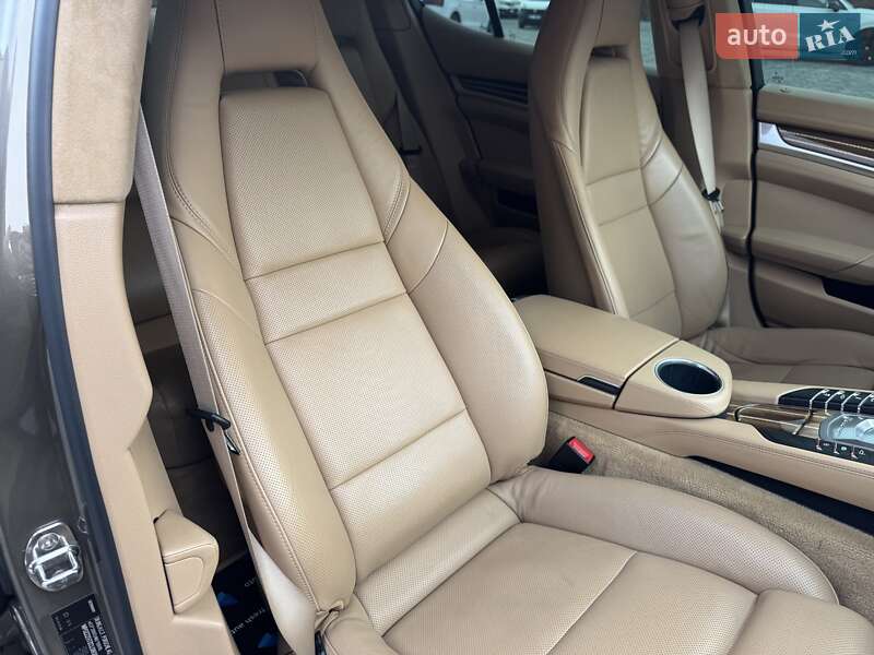 Фастбэк Porsche Panamera 2011 в Ровно