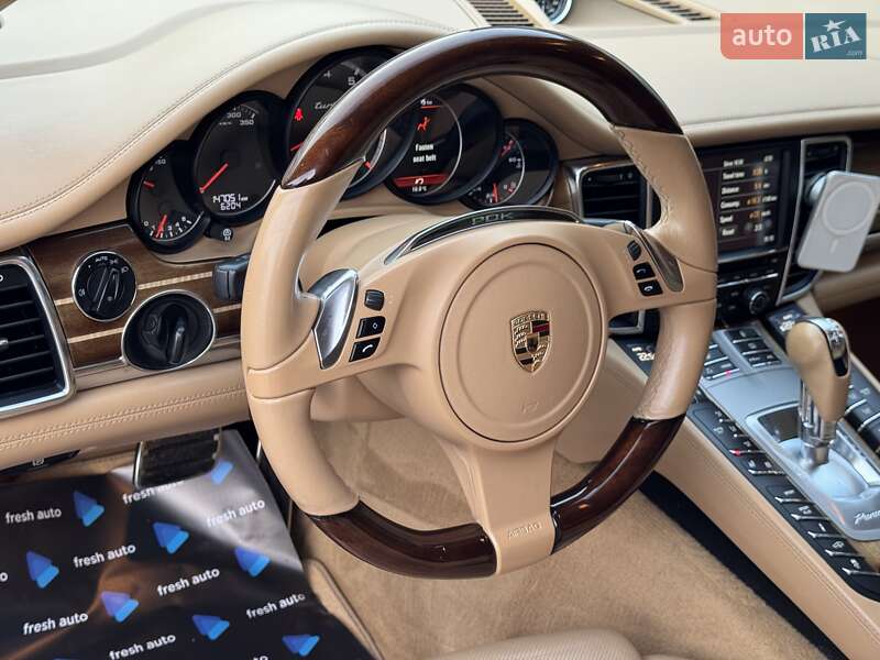 Фастбэк Porsche Panamera 2011 в Ровно