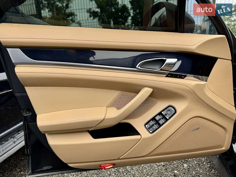 Фастбэк Porsche Panamera 2012 в Киеве