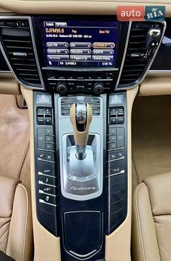Фастбэк Porsche Panamera 2012 в 