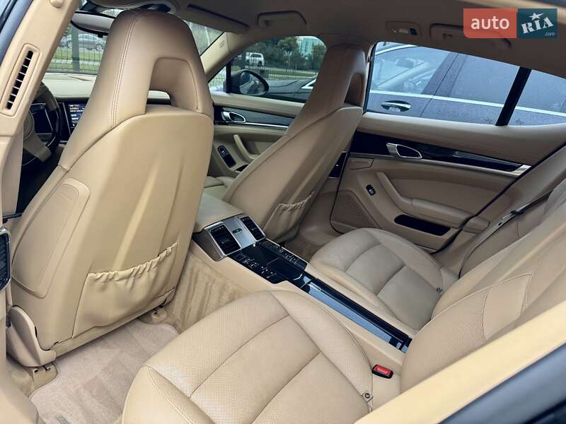 Фастбэк Porsche Panamera 2012 в Киеве