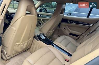 Фастбэк Porsche Panamera 2012 в 