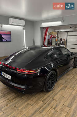 Фастбэк Porsche Panamera 2019 в 
