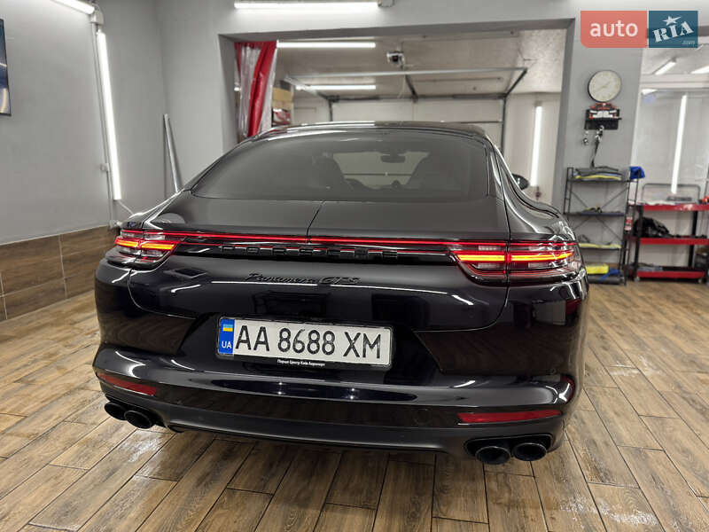 Фастбэк Porsche Panamera 2019 в Львове