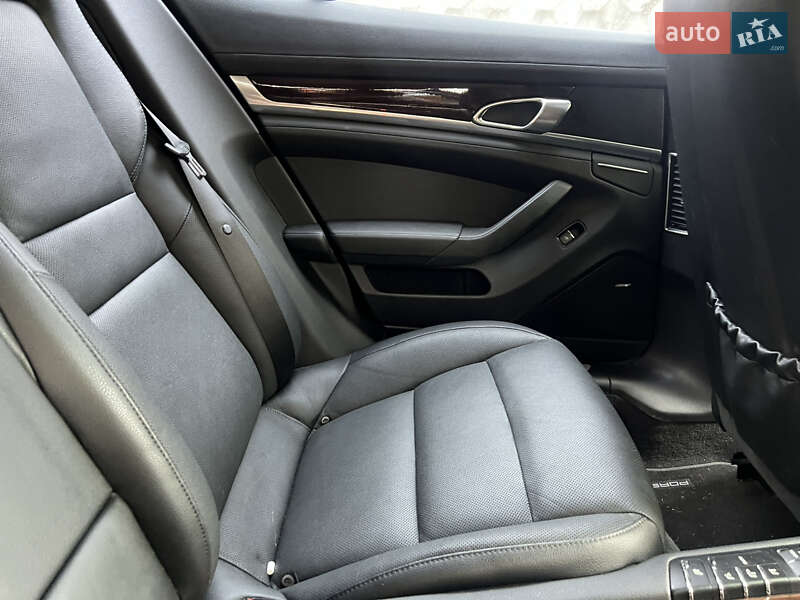 Фастбэк Porsche Panamera 2013 в Киеве