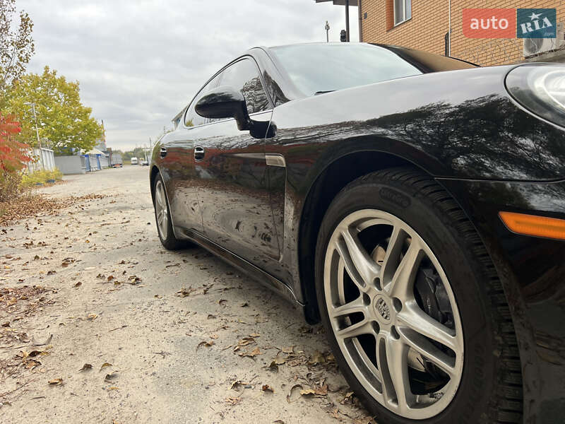 Фастбэк Porsche Panamera 2013 в Киеве