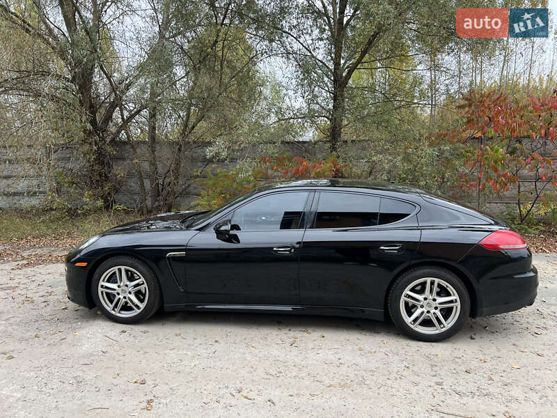 Фастбэк Porsche Panamera 2013 в Киеве