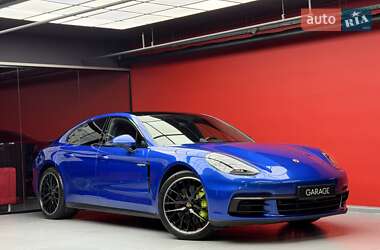 Фастбэк Porsche Panamera 2018 в 