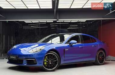 Фастбэк Porsche Panamera 2018 в 