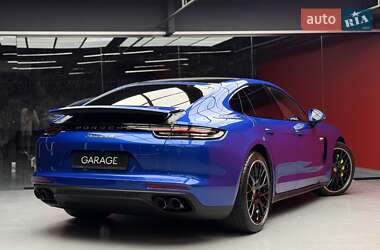 Фастбэк Porsche Panamera 2018 в 