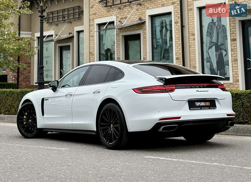 Фастбэк Porsche Panamera 2017 в Киеве фото 11 Фастбэк Porsche Panamera 2017 в Киеве