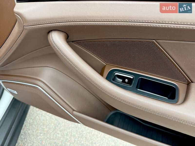 Фастбэк Porsche Panamera 2017 в Киеве фото 38 Фастбэк Porsche Panamera 2017 в Киеве