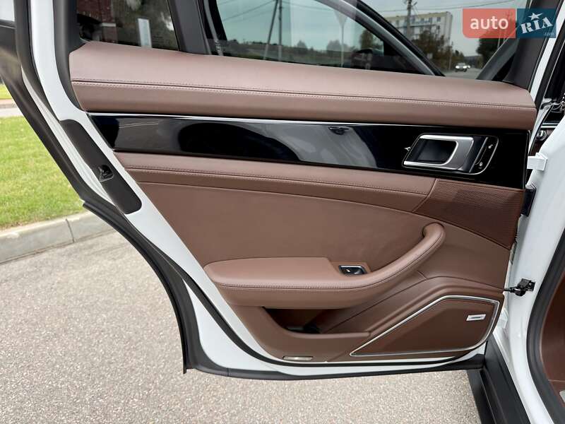 Фастбэк Porsche Panamera 2017 в Киеве фото 55 Фастбэк Porsche Panamera 2017 в Киеве
