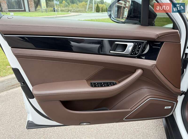 Фастбэк Porsche Panamera 2017 в Киеве фото 61 Фастбэк Porsche Panamera 2017 в Киеве