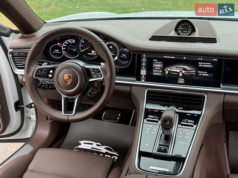 Фастбэк Porsche Panamera 2017 в Киеве фото 69 Фастбэк Porsche Panamera 2017 в Киеве
