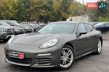Фастбэк Porsche Panamera 2013 в 