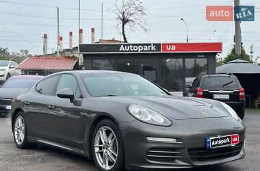 Фастбэк Porsche Panamera 2013 в 