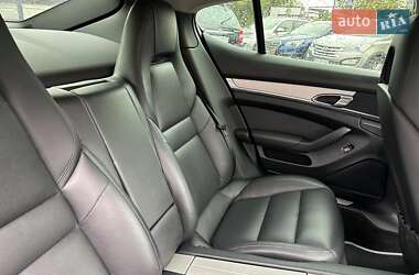 Фастбэк Porsche Panamera 2013 в 
