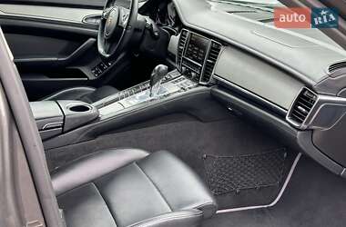 Фастбэк Porsche Panamera 2013 в 