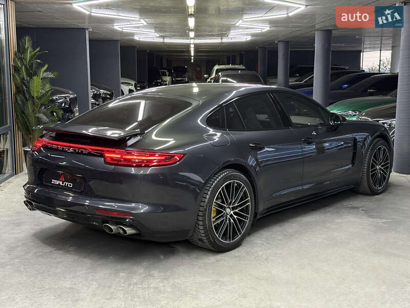 Фастбэк Porsche Panamera 2017 в Одессе