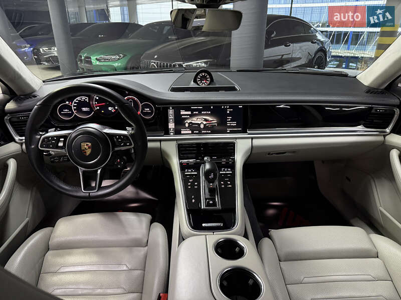 Фастбэк Porsche Panamera 2017 в Одессе