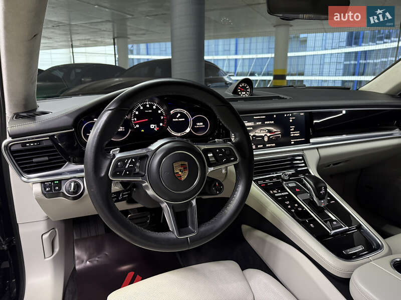 Фастбэк Porsche Panamera 2017 в Одессе