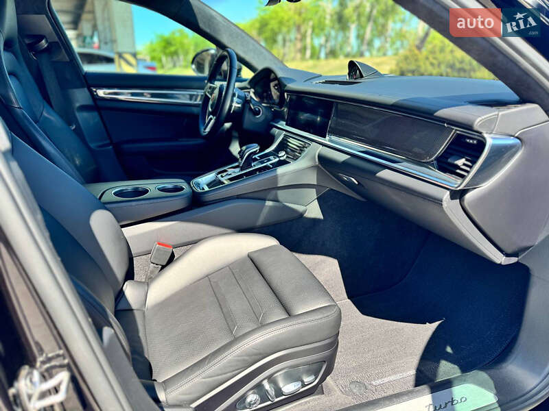 Фастбэк Porsche Panamera 2016 в Киеве