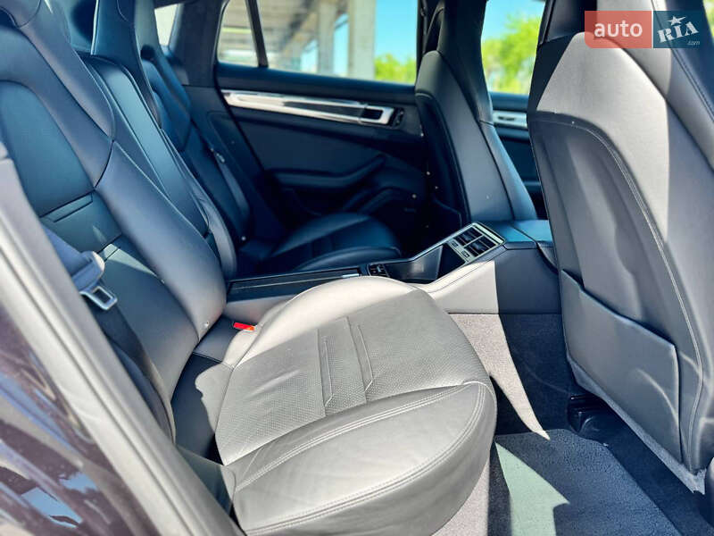 Фастбэк Porsche Panamera 2016 в Киеве