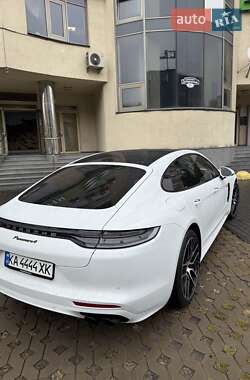 Фастбэк Porsche Panamera 2023 в 