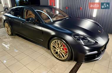 Фастбэк Porsche Panamera 2023 в 