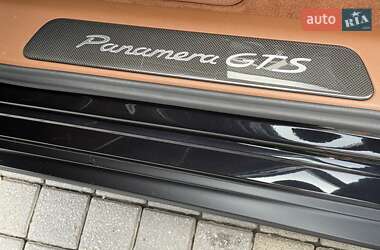 Фастбэк Porsche Panamera 2023 в 