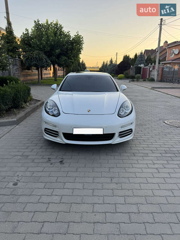 Фастбэк Porsche Panamera 2015 в Киеве фото 5 Фастбэк Porsche Panamera 2015 в Киеве