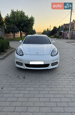 Фастбек Porsche Panamera 2015 в  фото 5 Фастбек Porsche Panamera 2015 в