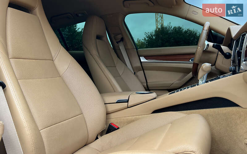 Фастбек Porsche Panamera 2013 в Львові