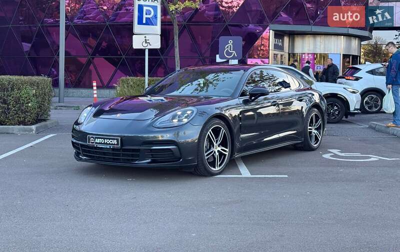 Фастбэк Porsche Panamera 2018 в Киеве