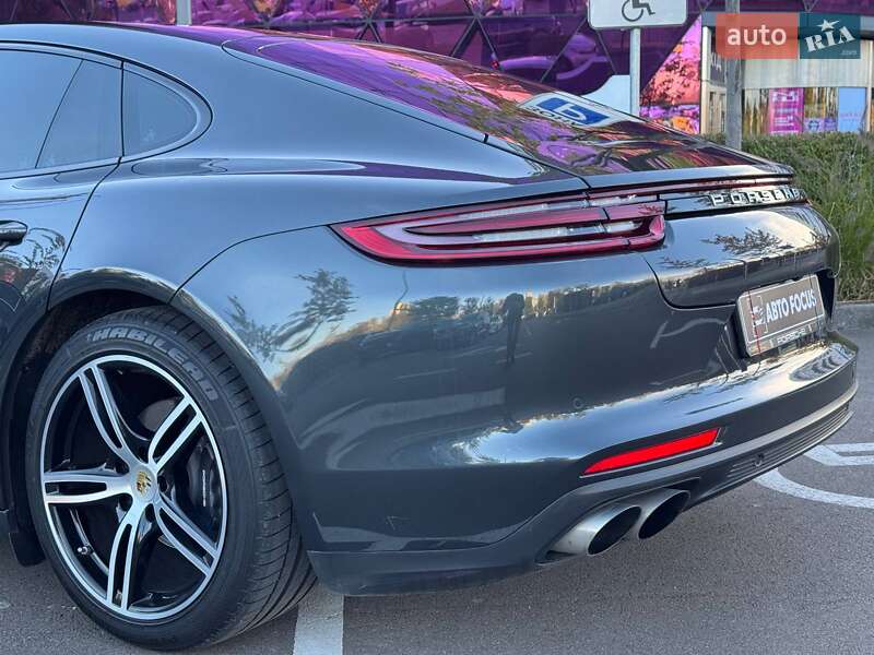 Фастбэк Porsche Panamera 2018 в Киеве
